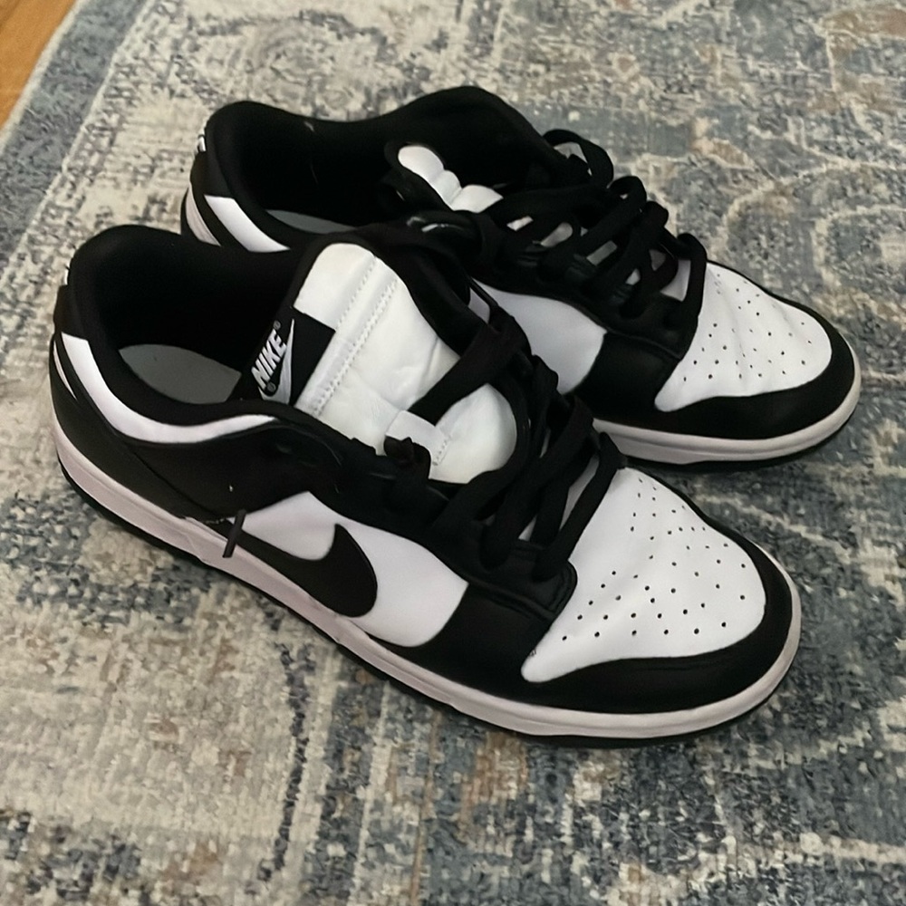 Panda dunks Nike low